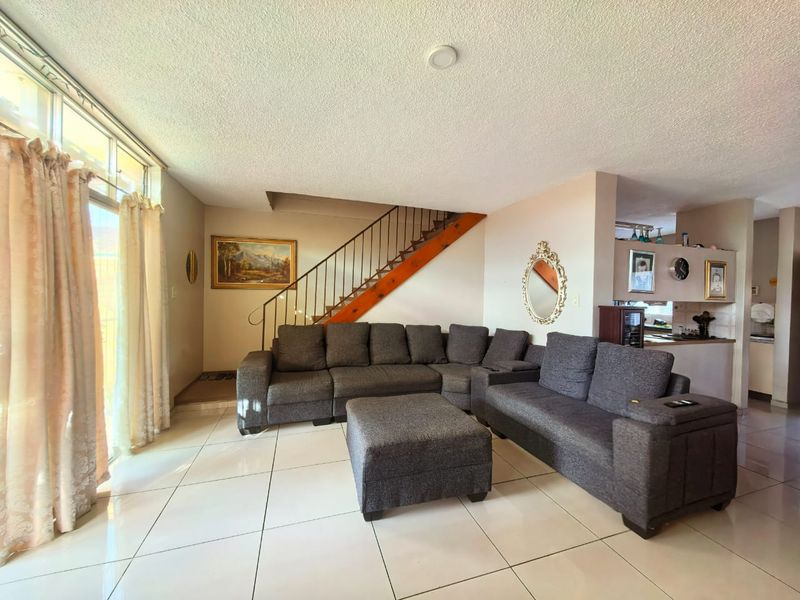 Neat, duplex townhouse for sale in Vaalpark, walking distance to all amenities - Photo 2