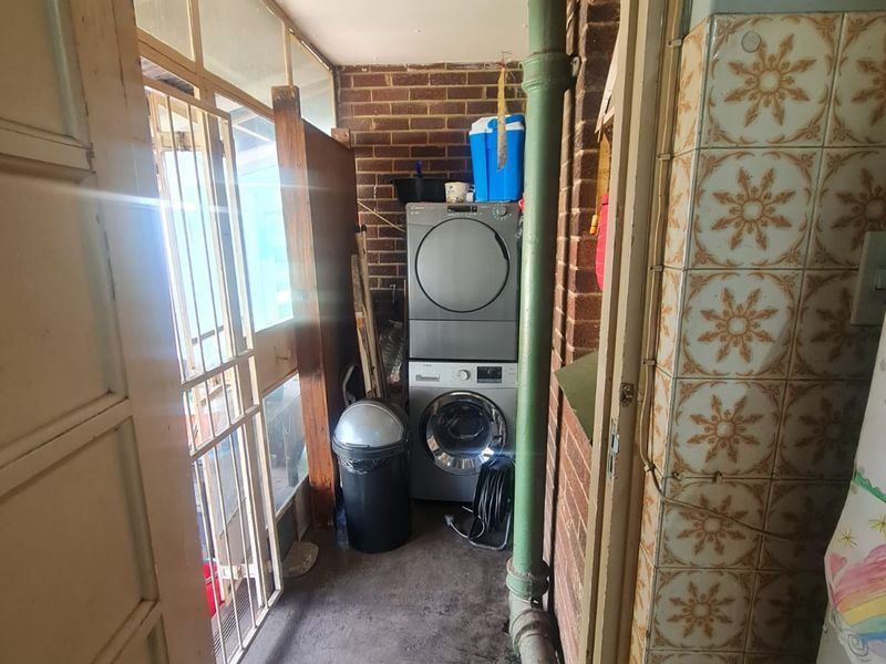 JUST LISTED/ BEAUTIFUL HOME IN C. W. 5 - Photo 6