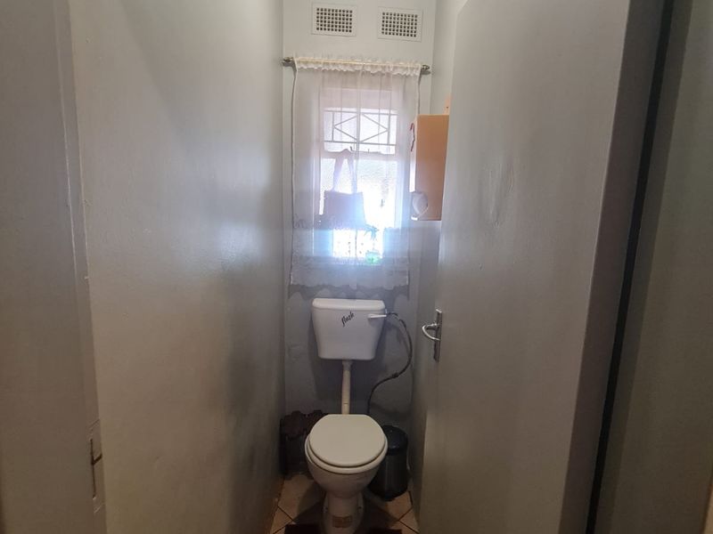 JUST LISTED/ BEAUTIFUL HOME IN C. W. 5 - Photo 4