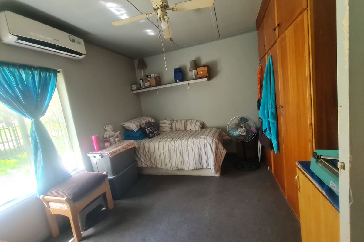 JUST LISTED/ BEAUTIFUL HOME IN C. W. 5 - Photo 3