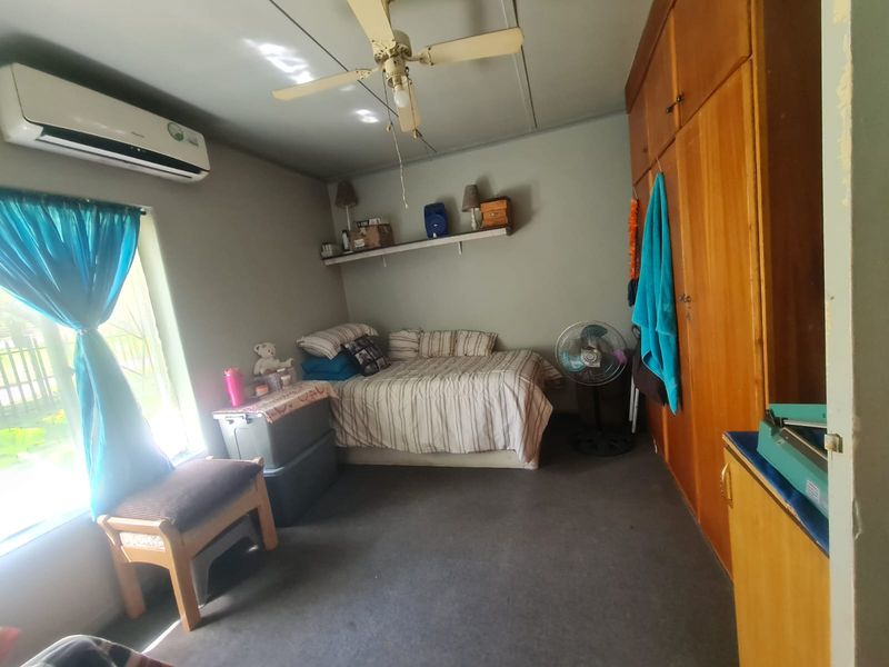 JUST LISTED/ BEAUTIFUL HOME IN C. W. 5 - Photo 3