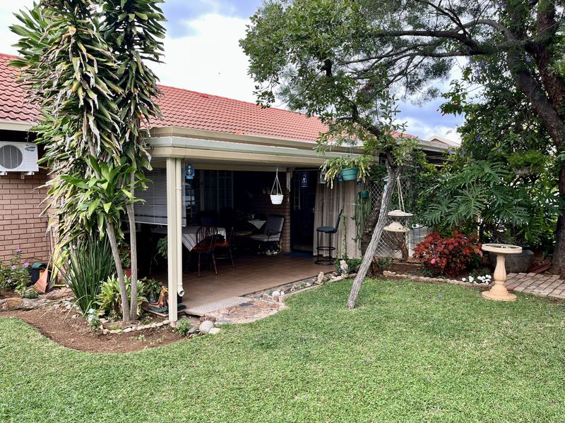 Elegant & Affordable 2x Bedroom Home in Secure Renaissance Retirement Village - Photo 2