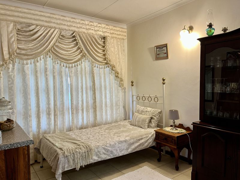 Elegant & Affordable 2x Bedroom Home in Secure Renaissance Retirement Village - Photo 10
