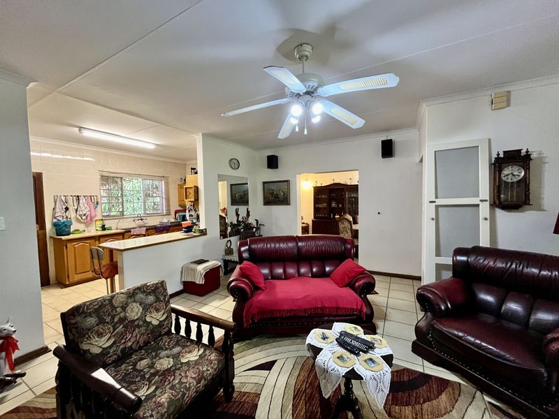Elegant & Affordable 2x Bedroom Home in Secure Renaissance Retirement Village - Photo 8