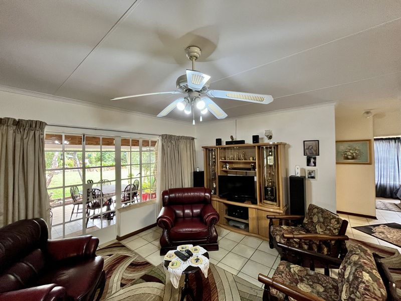 Elegant & Affordable 2x Bedroom Home in Secure Renaissance Retirement Village - Photo 7