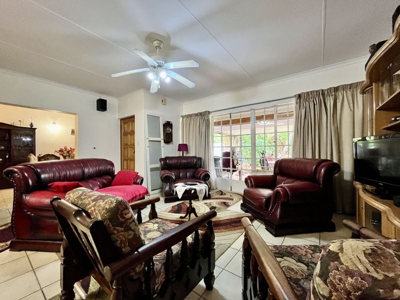 Elegant & Affordable 2x Bedroom Home in Secure Renaissance Retirement Village - Photo 6