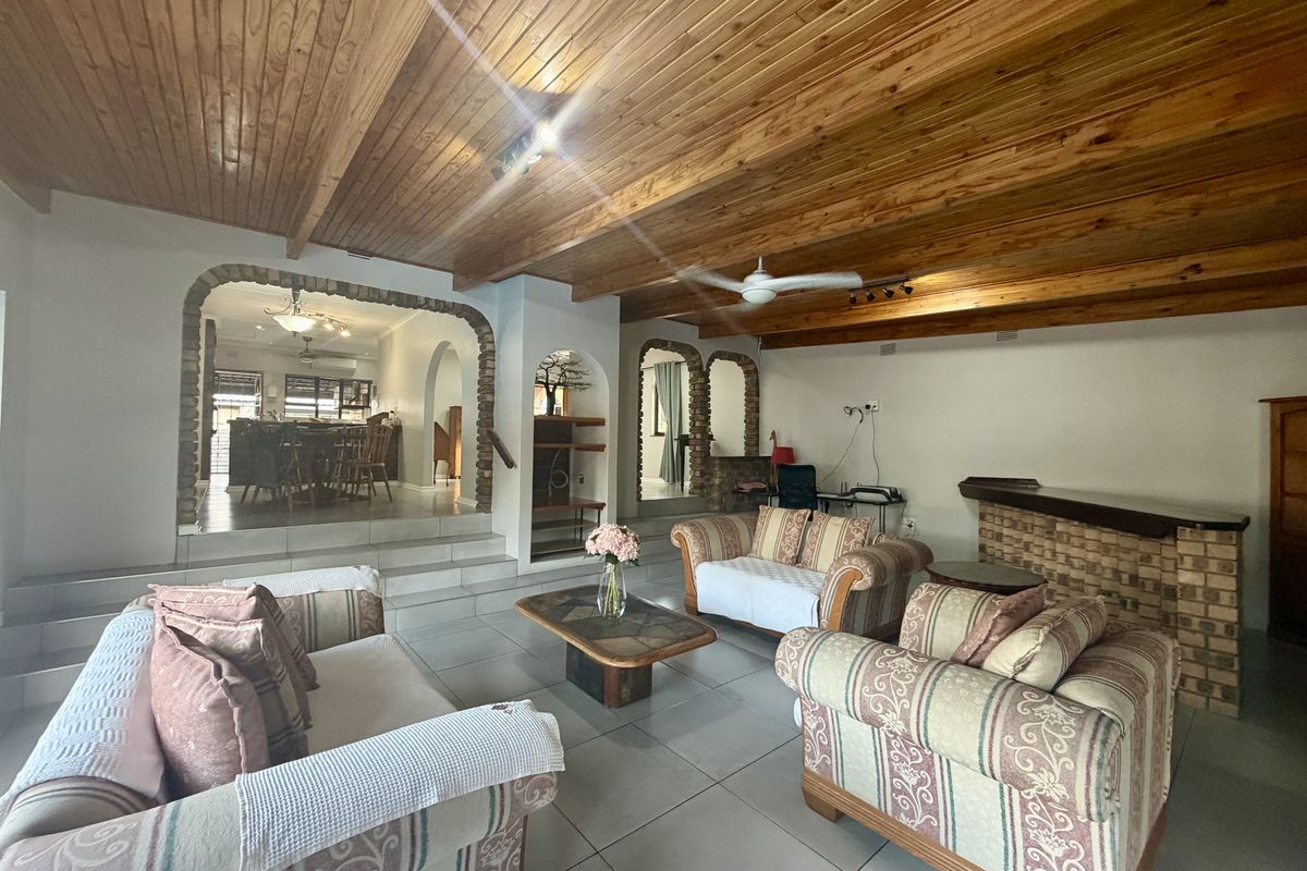 Spacious, Energy-Efficient Family Home with Flatlet Potential & Exceptional Entertainment Areas - Photo 4