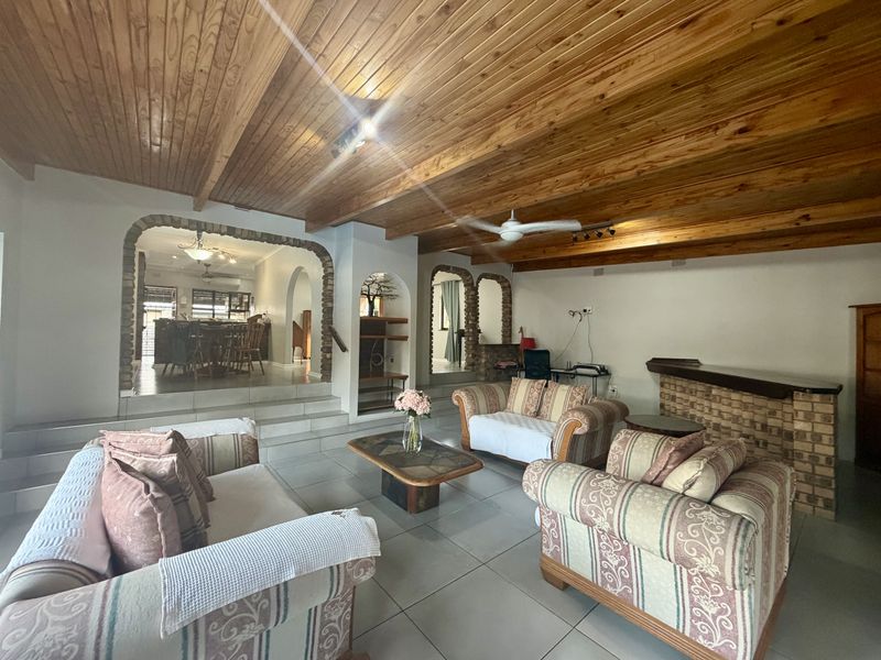 Spacious, Energy-Efficient Family Home with Flatlet Potential & Exceptional Entertainment Areas - Photo 4