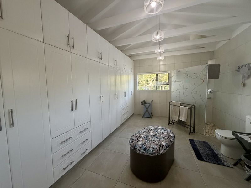 Spacious, Energy-Efficient Family Home with Flatlet Potential & Exceptional Entertainment Areas - Photo 10