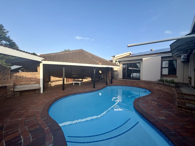 Spacious, Energy-Efficient Family Home with Flatlet Potential & Exceptional Entertainment Areas - Photo 2