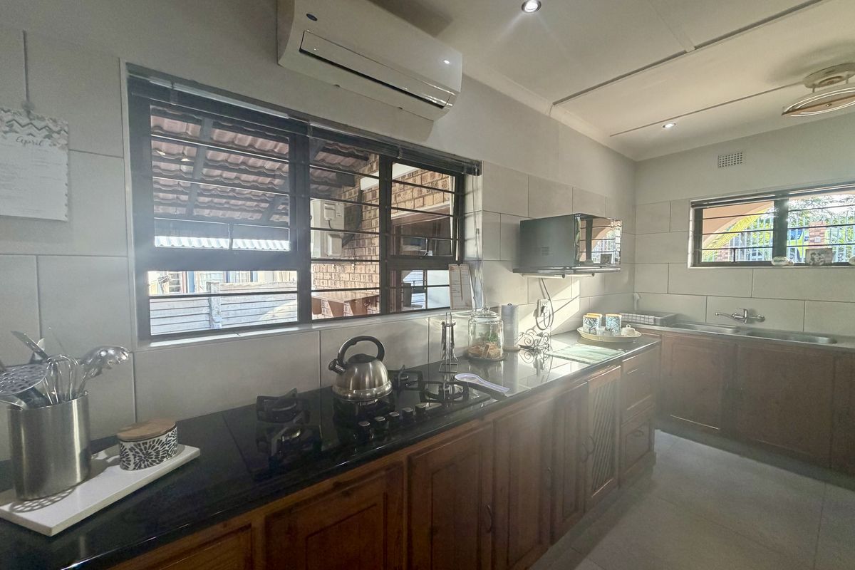 Spacious, Energy-Efficient Family Home with Flatlet Potential & Exceptional Entertainment Areas - Photo 5