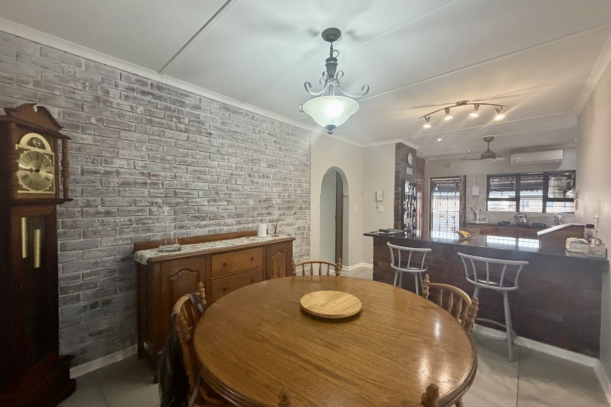 Spacious, Energy-Efficient Family Home with Flatlet Potential & Exceptional Entertainment Areas - Photo 3