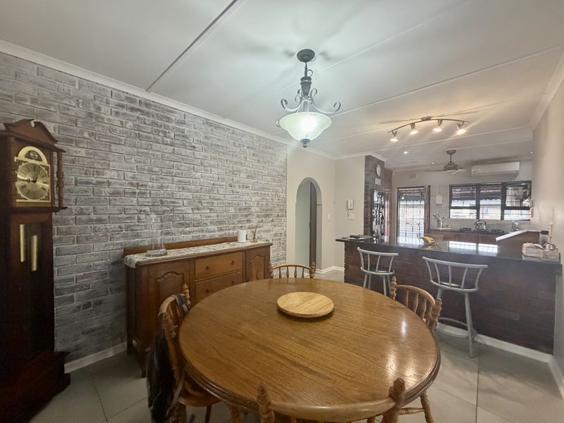 Spacious, Energy-Efficient Family Home with Flatlet Potential & Exceptional Entertainment Areas - Photo 3