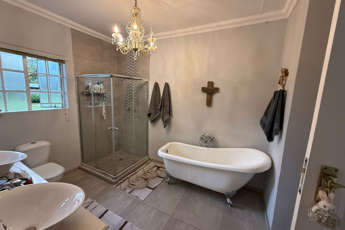 JUST LISTED | SPACIOUS FAMILY HOME - Photo 2