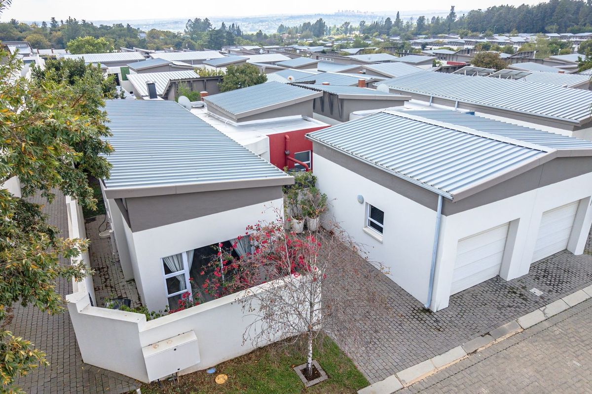 2 Bedroomed home in a beautiful Retirement Lifestyle Estate in Broadacres. - Photo 2