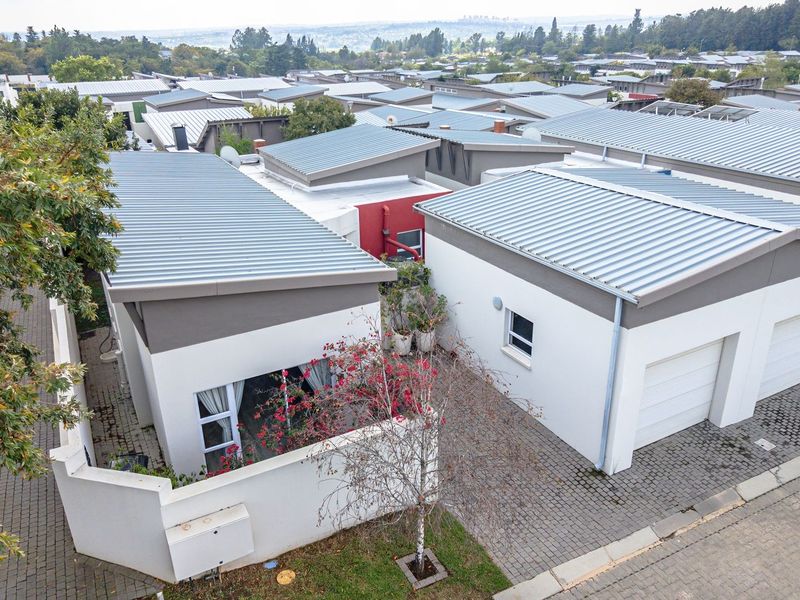 2 Bedroomed home in a beautiful Retirement Lifestyle Estate in Broadacres. - Photo 2