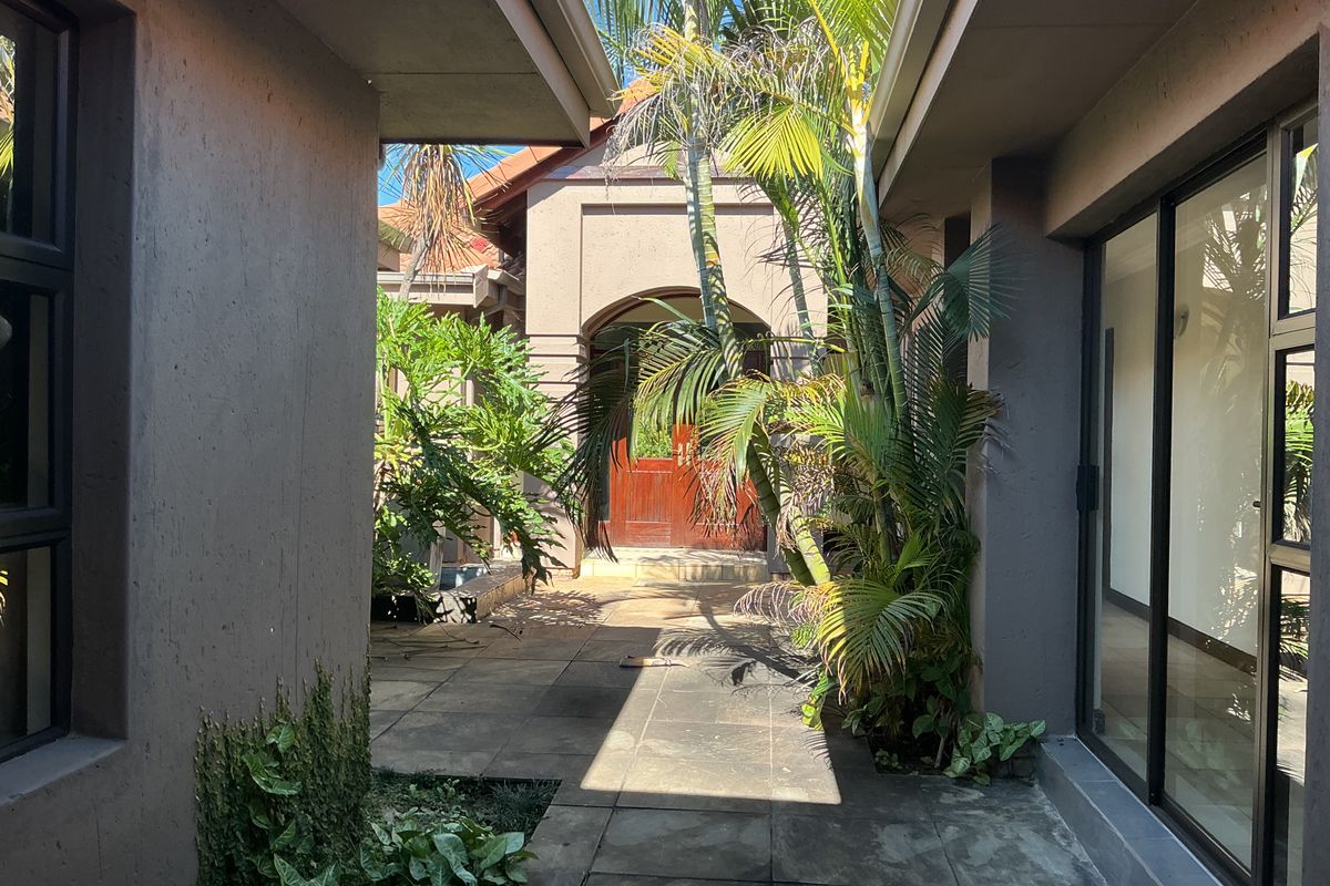 A beautifully renovated home with stunning inland dam views. - Photo 3