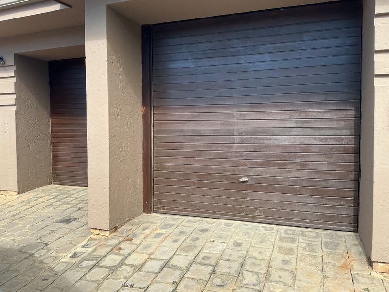 A beautifully renovated home with stunning inland dam views. - Photo 8