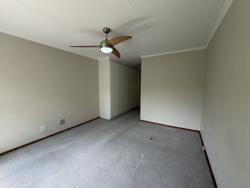 Modern 2-Bedroom Home in Sought-After Over-50s Lifestyle Estate - where life truly begins at 50. - Photo 10