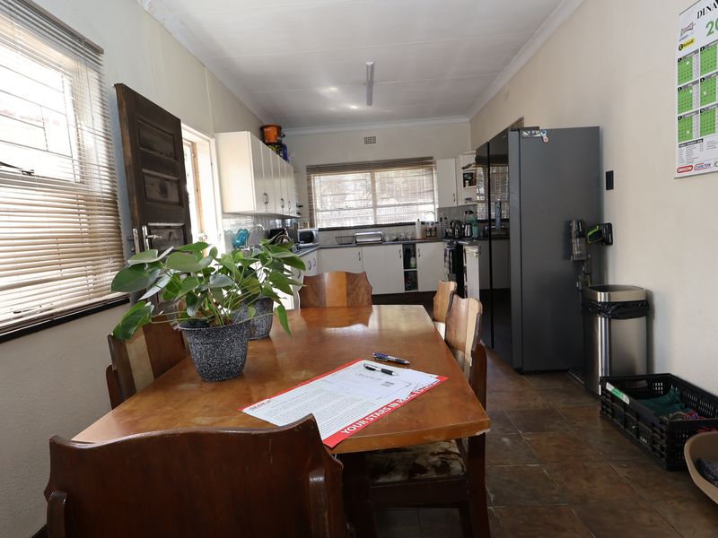 Spacious & Neat Home with a Large Garden and Room to Grow - Photo 9