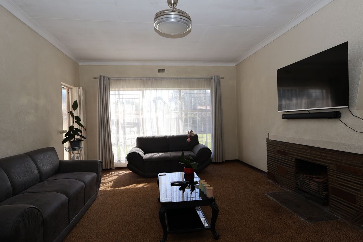 Spacious & Neat Home with a Large Garden and Room to Grow - Photo 4