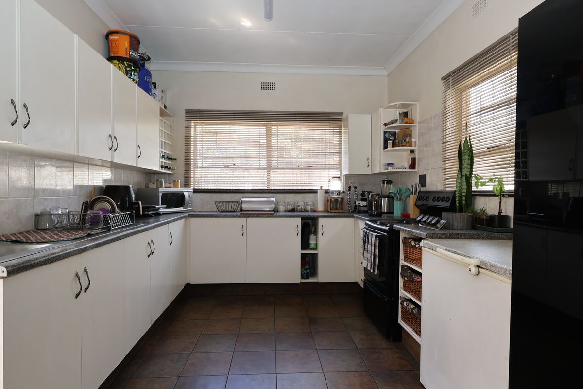 Spacious & Neat Home with a Large Garden and Room to Grow - Photo 5