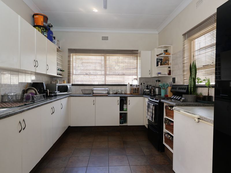 Spacious & Neat Home with a Large Garden and Room to Grow - Photo 5