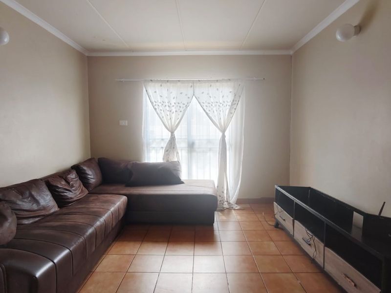 Bargain Ground Floor 2-Bedroom Flat – Neat & Move-In Ready! - Photo 7