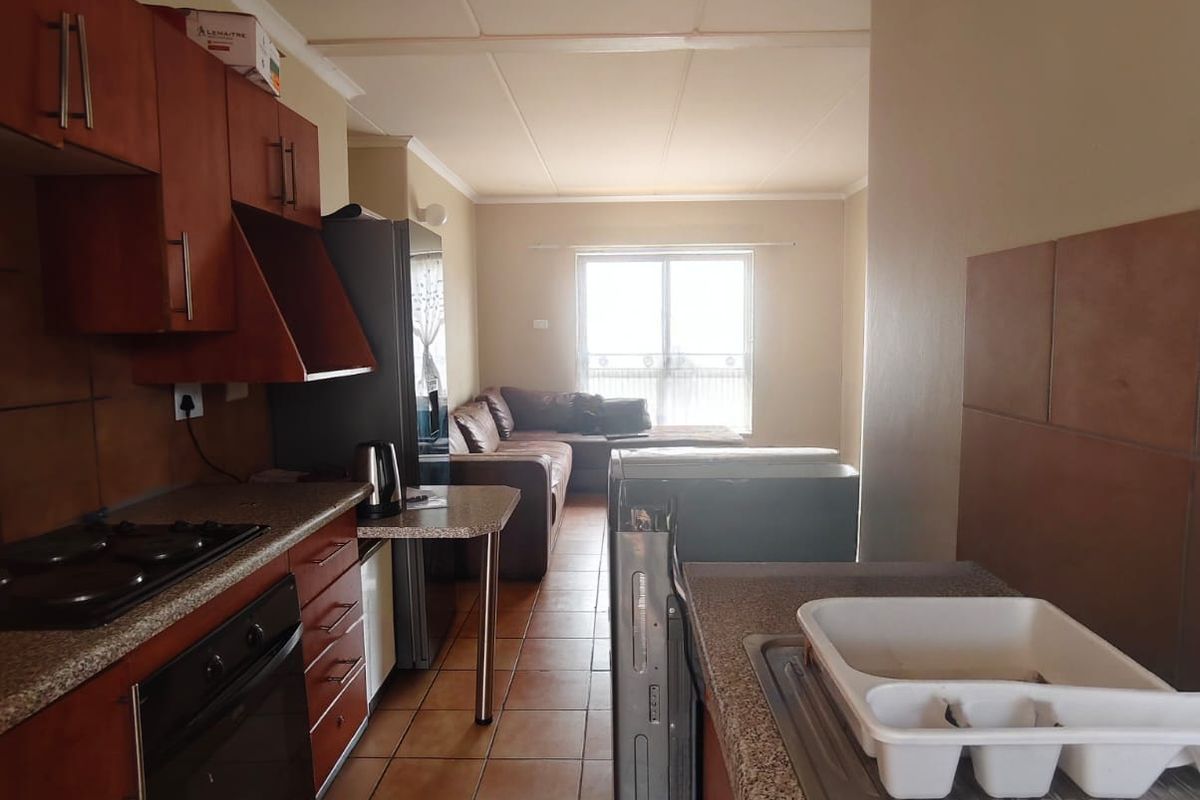 Bargain Ground Floor 2-Bedroom Flat – Neat & Move-In Ready! - Photo 5