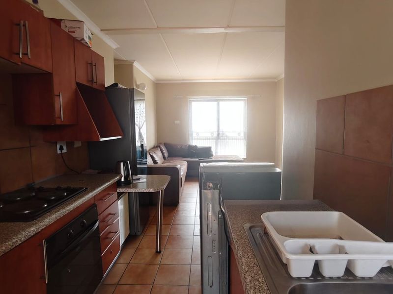 Bargain Ground Floor 2-Bedroom Flat – Neat & Move-In Ready! - Photo 5