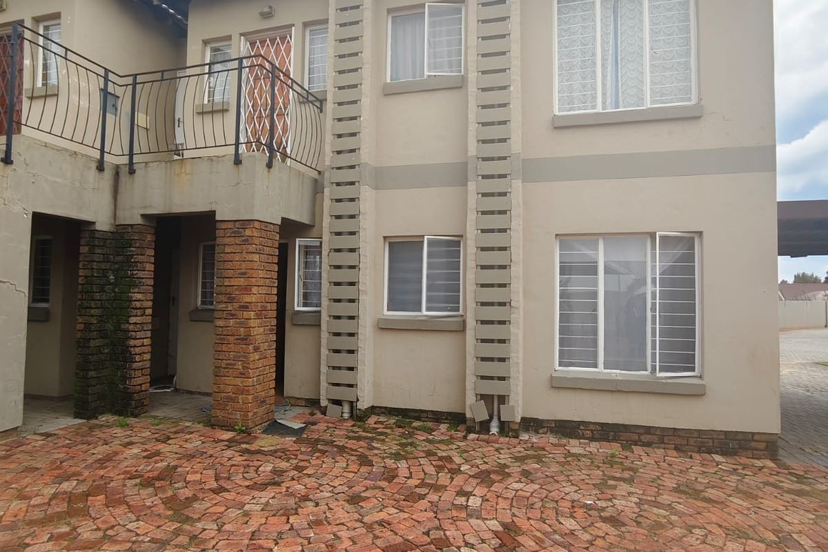 Bargain Ground Floor 2-Bedroom Flat – Neat & Move-In Ready! - Photo 2