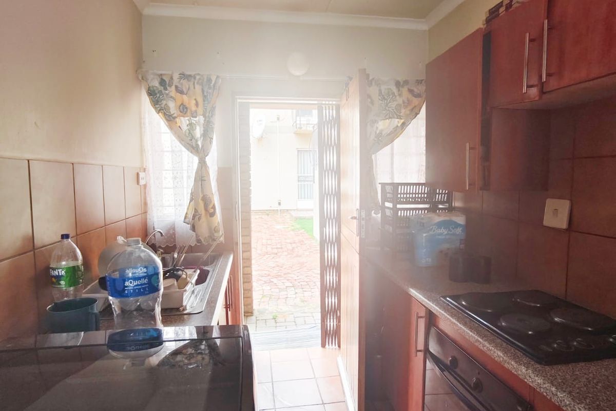 Bargain Ground Floor 2-Bedroom Flat – Neat & Move-In Ready! - Photo 4