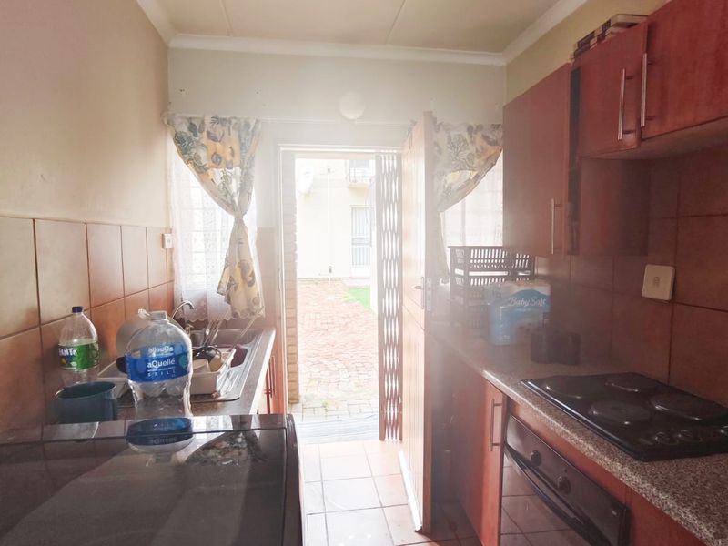 Bargain Ground Floor 2-Bedroom Flat – Neat & Move-In Ready! - Photo 4