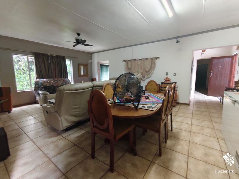 Spacious Family Home with Entertainer’s Touch & Energy-Saving Features - Photo 7