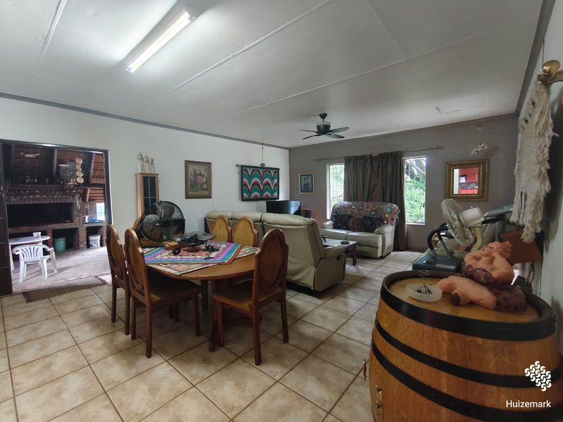 Spacious Family Home with Entertainer’s Touch & Energy-Saving Features - Photo 6