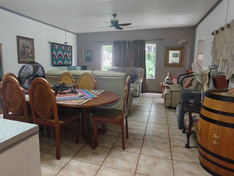 Spacious Family Home with Entertainer’s Touch & Energy-Saving Features - Photo 2