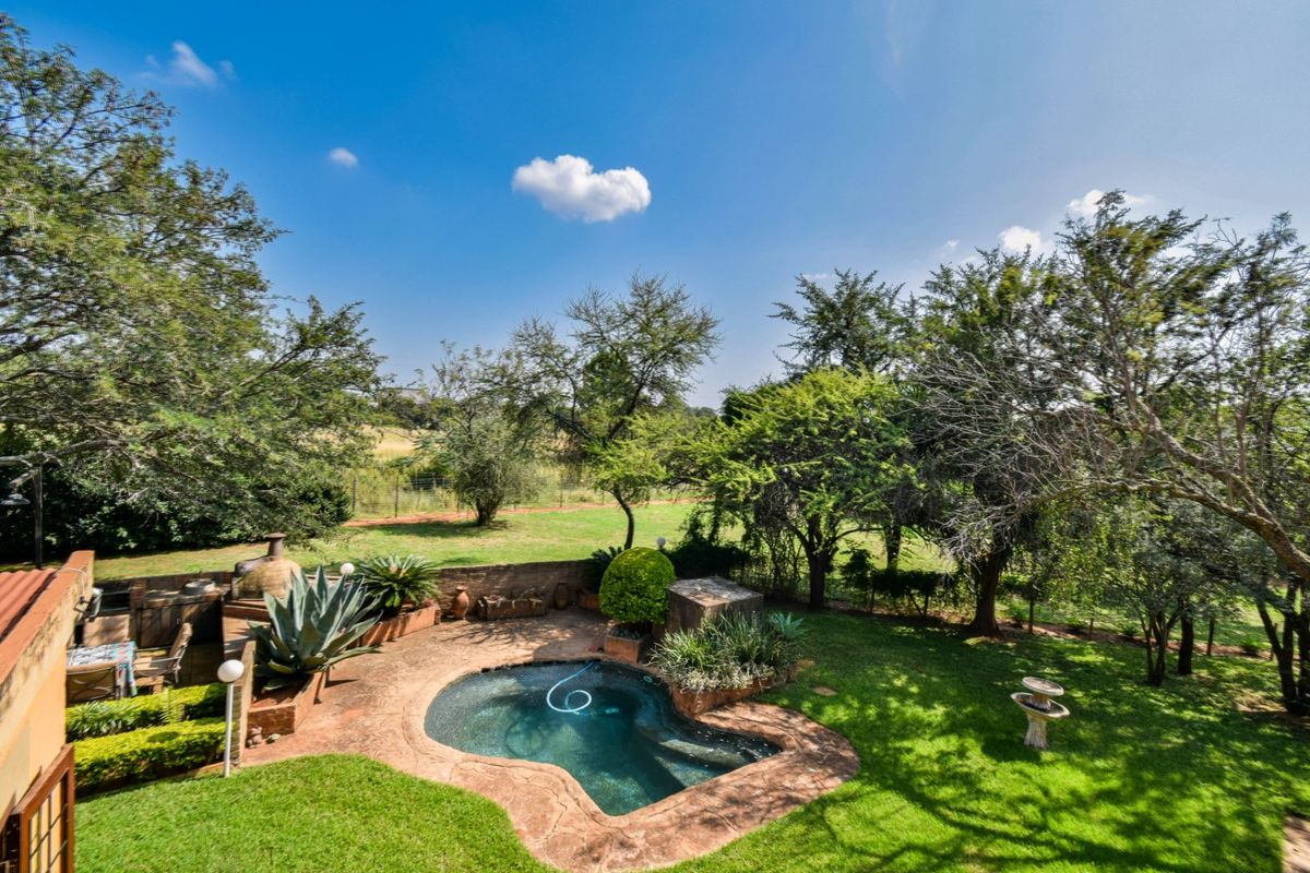 Luxury Country Smallholding near Roodeplaat - Photo 4