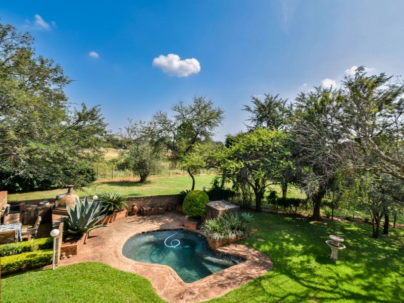Luxury Country Smallholding near Roodeplaat - Photo 4