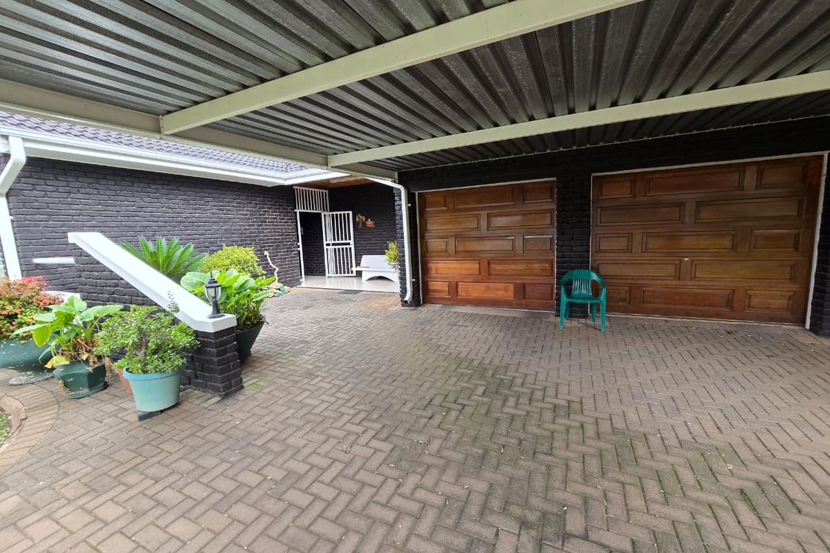 Spacious Face brick Family Home in Prime Meyerton Ext 6. - Photo 3