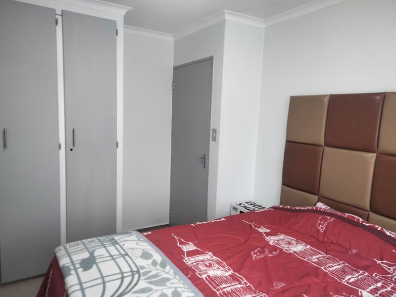 A 2 bedroom 1 bathroom Simplex townhouse - Photo 10