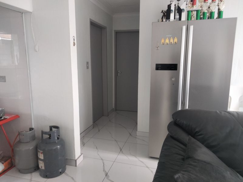 A 2 bedroom 1 bathroom Simplex townhouse - Photo 7