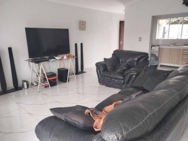 A 2 bedroom 1 bathroom Simplex townhouse - Photo 6