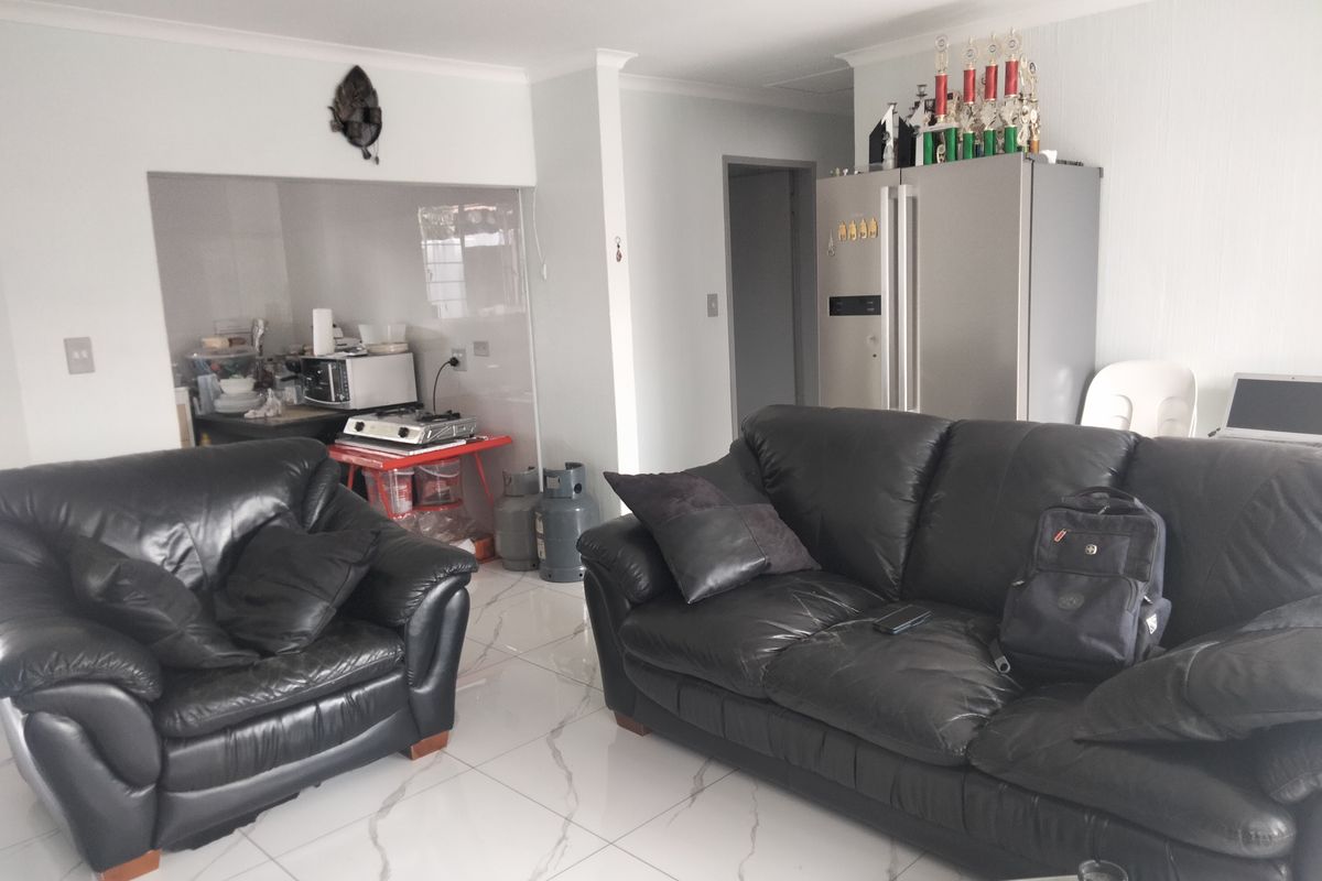 A 2 bedroom 1 bathroom Simplex townhouse - Photo 5