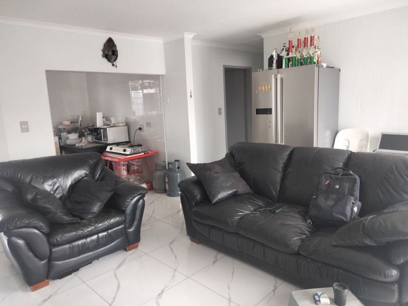 A 2 bedroom 1 bathroom Simplex townhouse - Photo 5