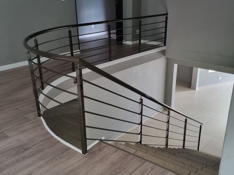 A SPACIOUS Manor on Mount - Photo 4