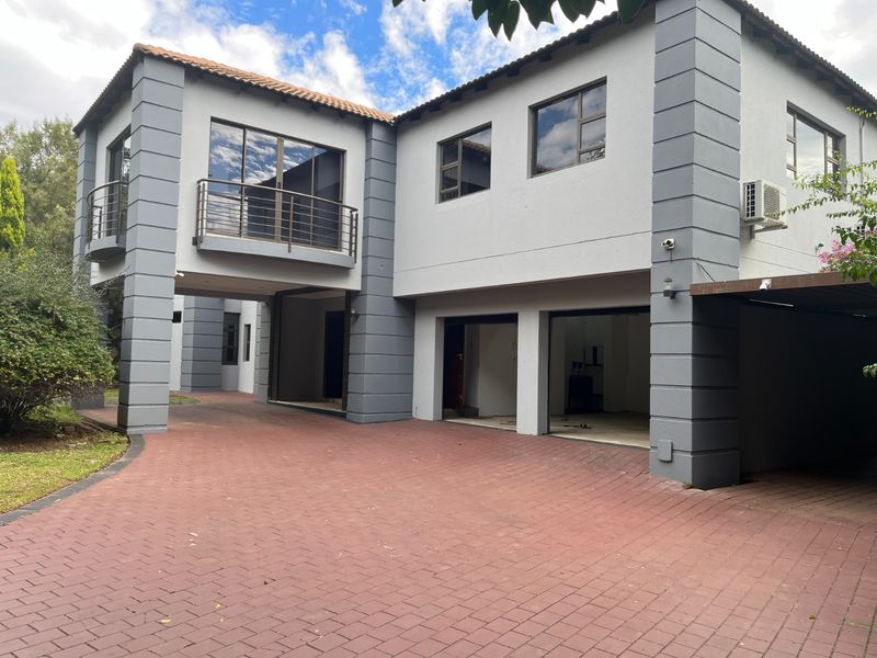 A SPACIOUS Manor on Mount - Photo 2