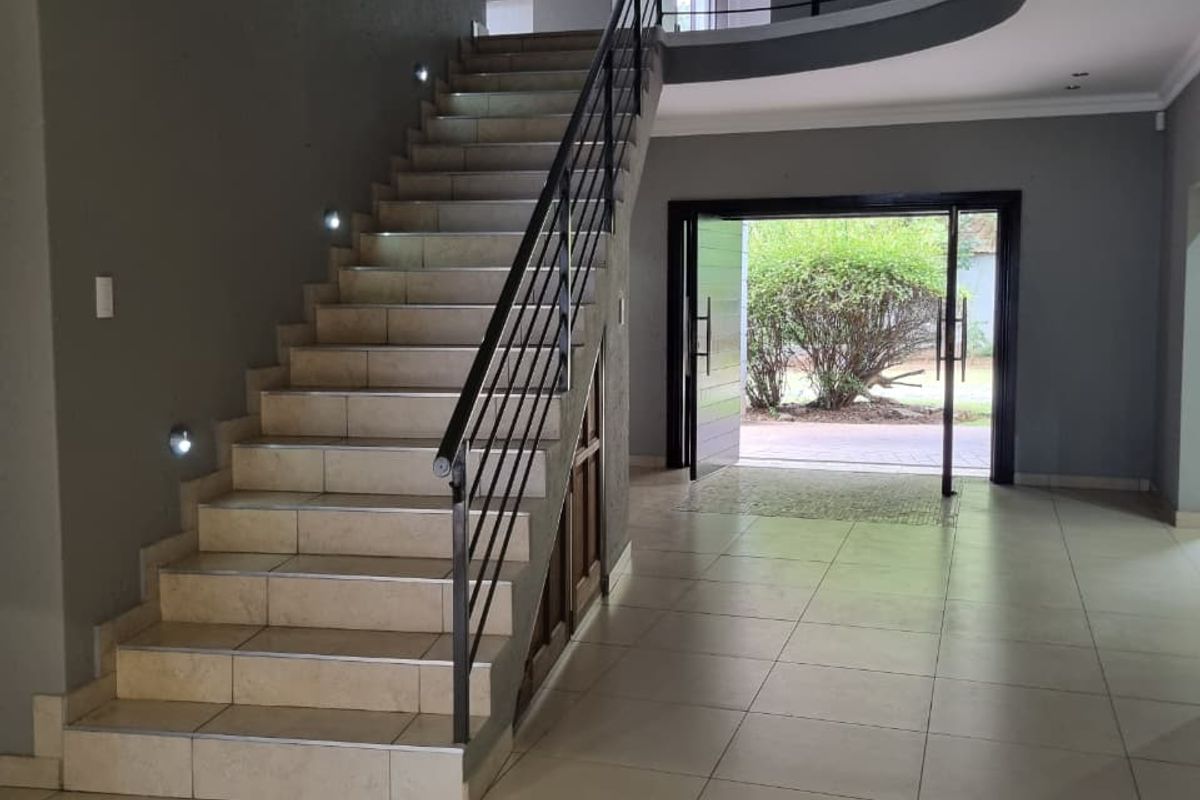 A Spacious "Manor on Mount" - Photo 3