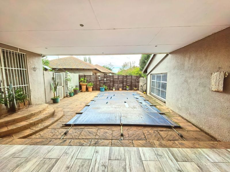 Lovely Family House for Sale in Vaalpark - Photo 5