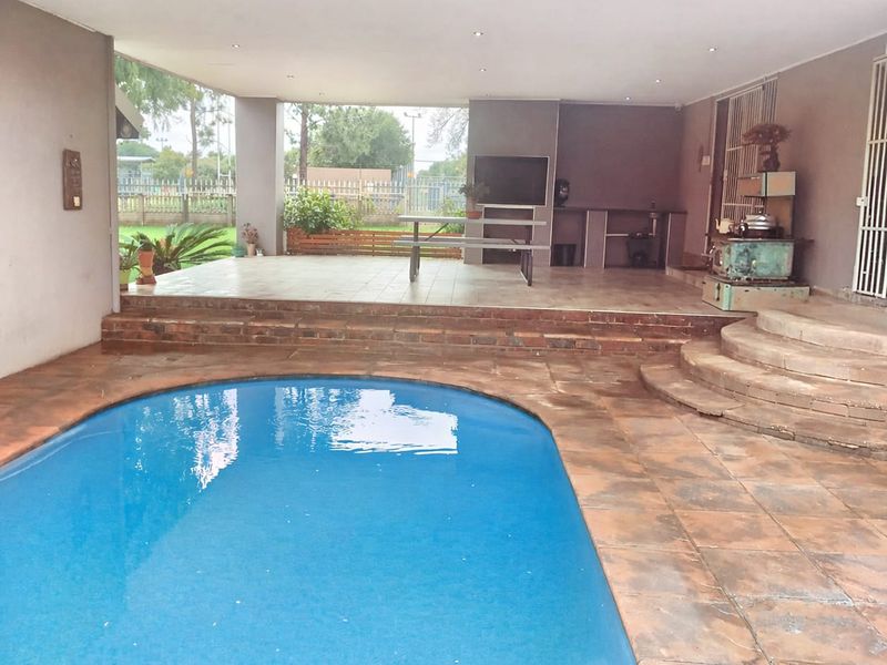 Lovely Family House for Sale in Vaalpark - Photo 3