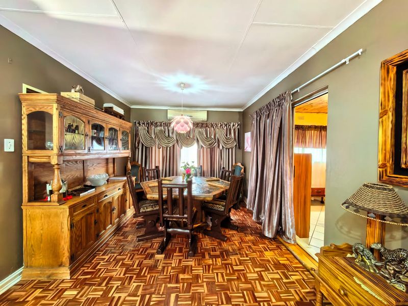 Lovely Family House for Sale in Vaalpark - Photo 9